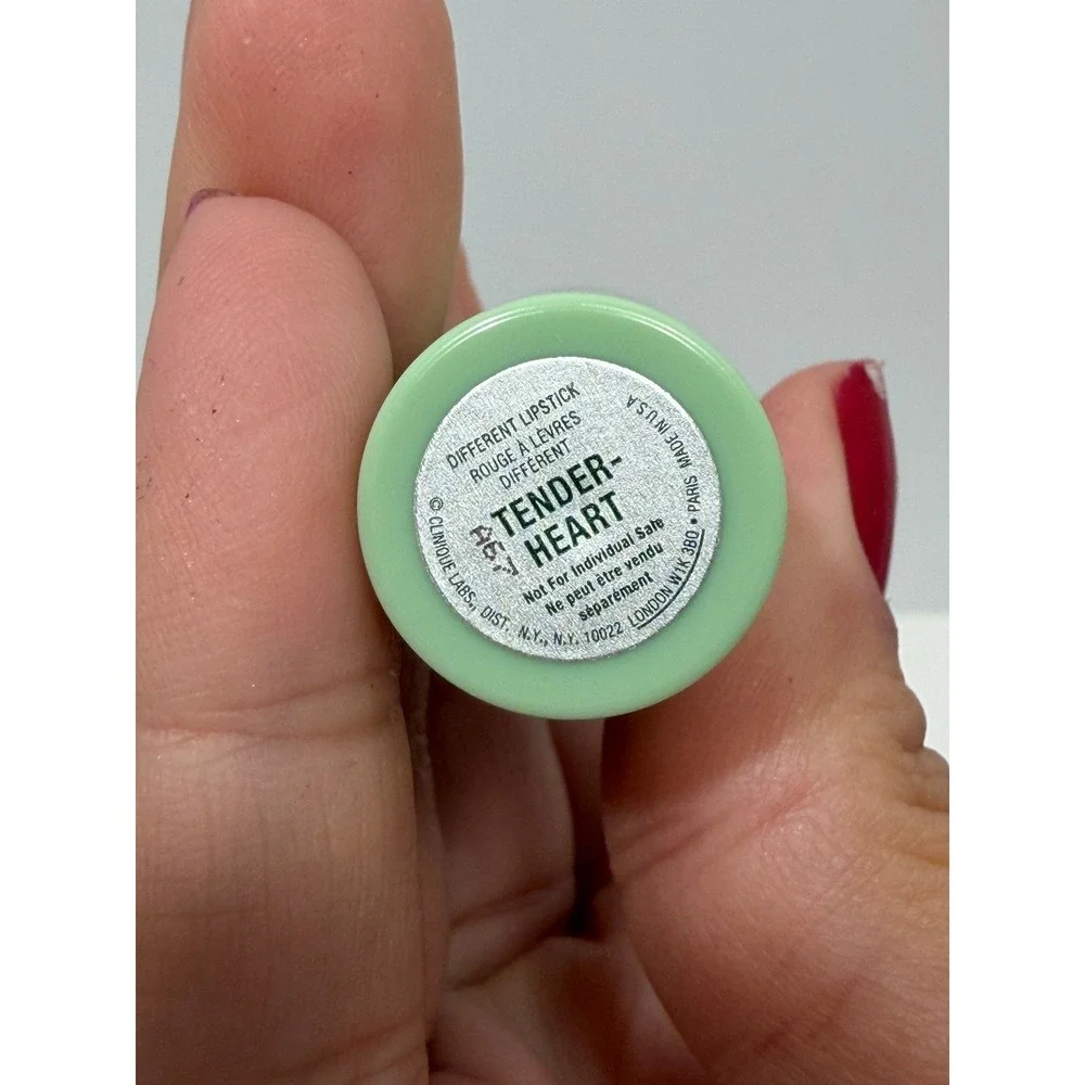Clinique Different Lipstick Tender Heart 46 Nude Brown Pink green tube New